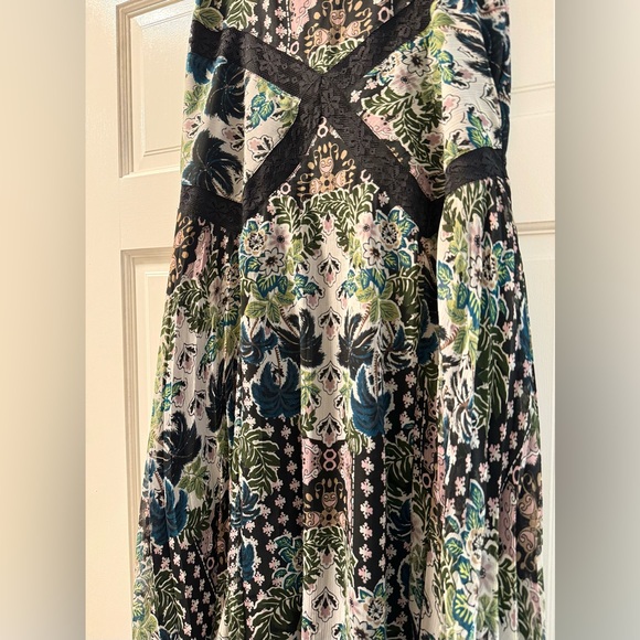 ASOS Multi-Colored Floral Skirt with Lace Detailing. Flattering Waist, Pleated - Picture 4 of 4